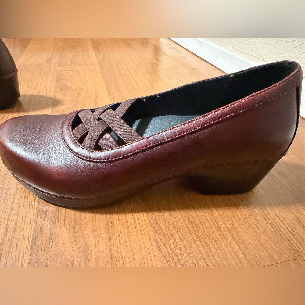 Dansko Women's Tilda Burgundy Leather Strappy Mary Jane Clogs Sz 41 US 10.5, 11 - Picture 3 of 9